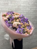 Кустовые розы и маттиола 😍 — изображение 5
