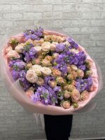 Кустовые розы и маттиола 😍 — изображение 4