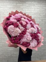 Большой букет гортензий и кустовых роз 😍😍😍