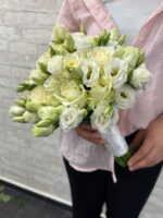 Букет невесты эустома и белые розы — изображение 5