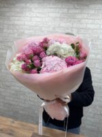 Гортензия и кустовые розы 🥰 — изображение 3