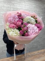 Гортензия и кустовые розы 🥰 — изображение 6
